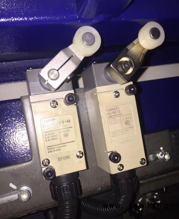 注塑機配件海天注塑機配件成型機配件注塑機安全門微動開關(guān)