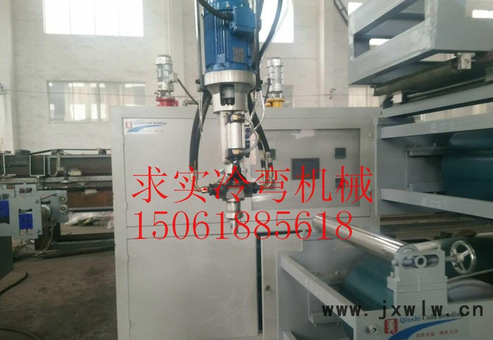聚氨酯發(fā)泡機(jī)  低壓發(fā)泡設(shè)備 高壓發(fā)泡設(shè)備 求實冷彎
