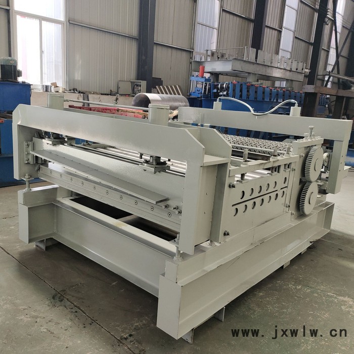 鍍鋅壓花機(jī)    彩鋼壓瓦機(jī)廠家   彩鋼機(jī)械設(shè)備   壓瓦機(jī)