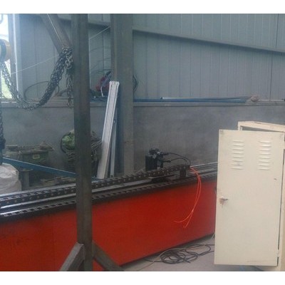 角鋼角鐵沖孔送料機(jī) 扁鋼扁鐵自動(dòng)裁斷機(jī) 數(shù)控液壓沖床送料機(jī)