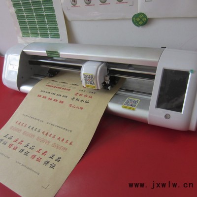 廠家自動巡邊刻字機標(biāo)簽輪廓異形模切熱轉(zhuǎn)印刻圖反光膜刻字機