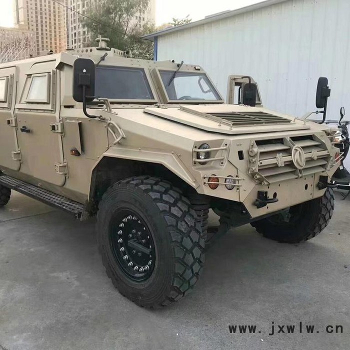 東風EQ2050發(fā)動機罩上格柵84C21-02011 東風軍車配件 東風EQ2050猛士配件 裝車配件