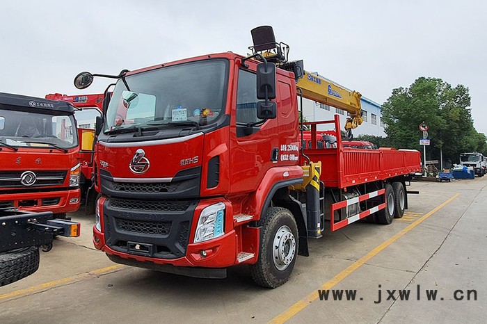 柳汽乘龍后八輪徐工G型14噸隨車吊G系列     玉柴290馬力發(fā)動(dòng)機(jī)       支持分期包上戶   徐工2至35噸