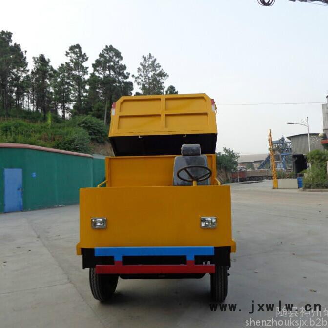 礦山六輪車.四驅(qū)六輪車.斷氣剎.雙液壓自卸油缸.助力轉(zhuǎn)向.根據(jù)巷道大小訂制車廂尺寸.可選擇多種型號發(fā)動機