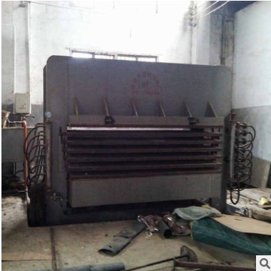 三聚氰胺貼面機 二手刨花板 密度板 免漆板生 產(chǎn)設(shè)備貼面熱壓機